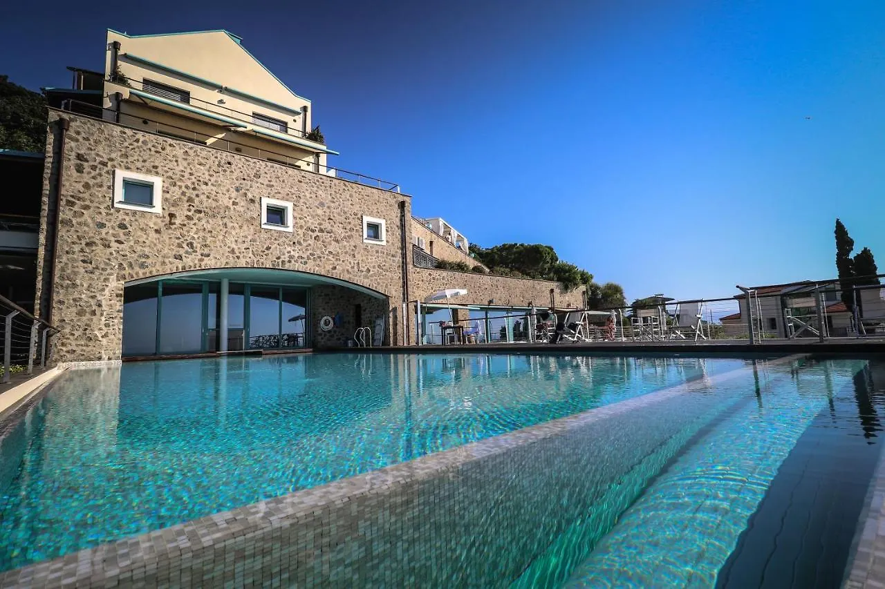 Dominio Mare Resort & Spa Bergeggi 3*,